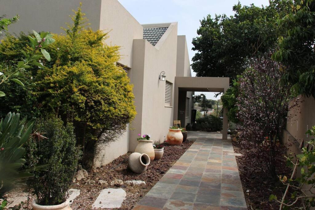 קשת בענן Villa Моди'ин Екстериор снимка
